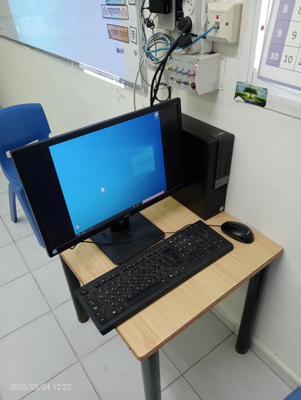 החלפת מחשב בכיתת לימוד בבית ספר